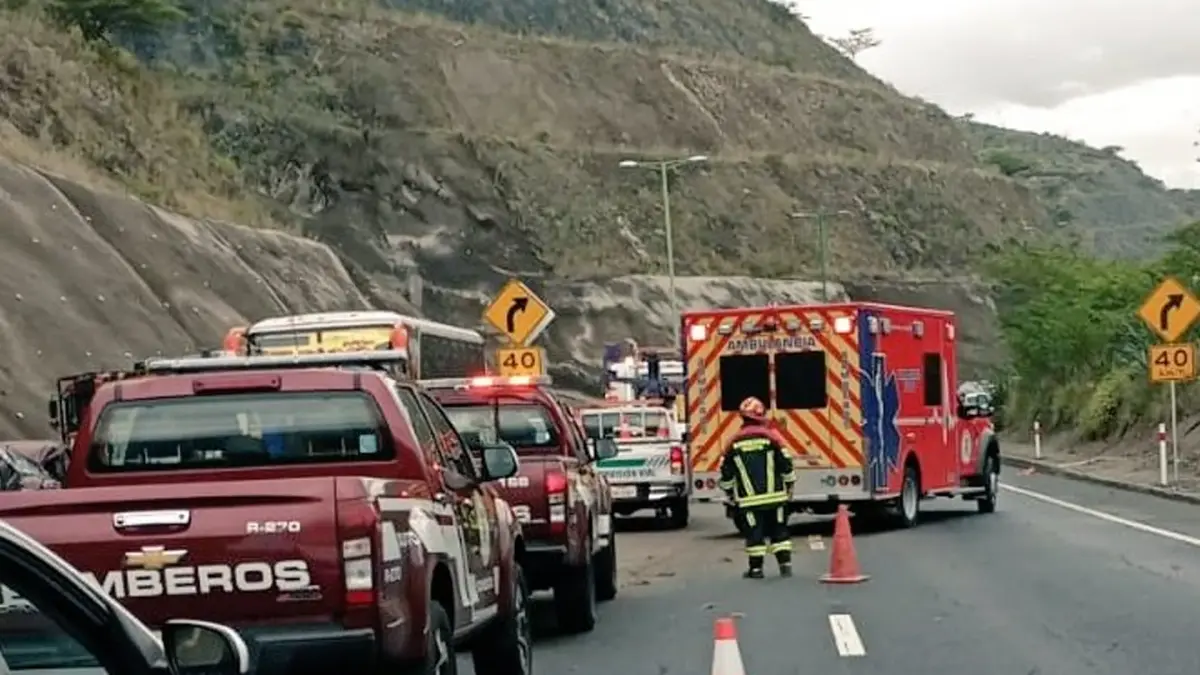 Un muerto y heridos en siniestros de tránsito en Quito; vía a ...