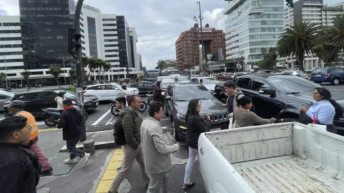 Caos vehicular en Quito, alcalde Muñoz asegura que se se desplegó 500 ...