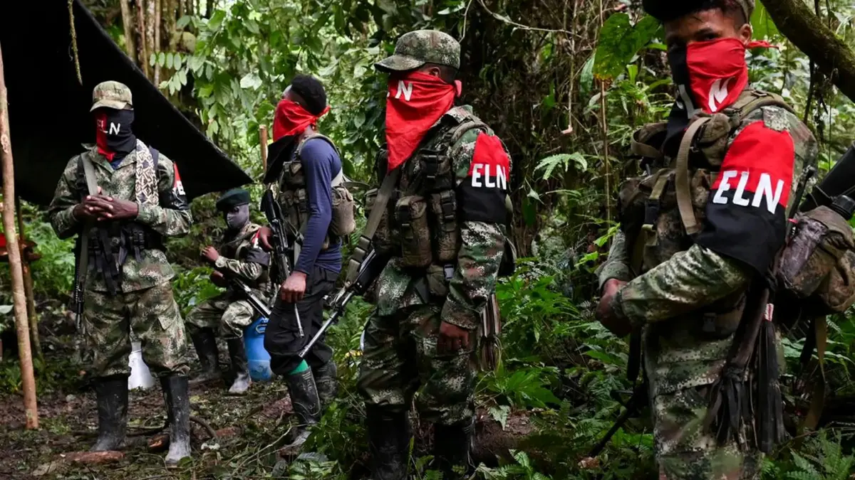 Guerrilla del ELN congela diálogos de paz con gobierno de Colombia