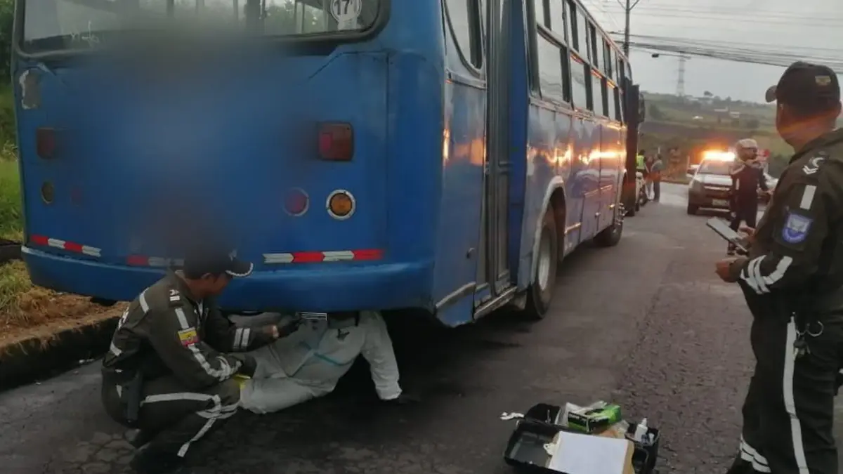 Localizan a conductor de bus involucrado en muerte de mujer en Quito