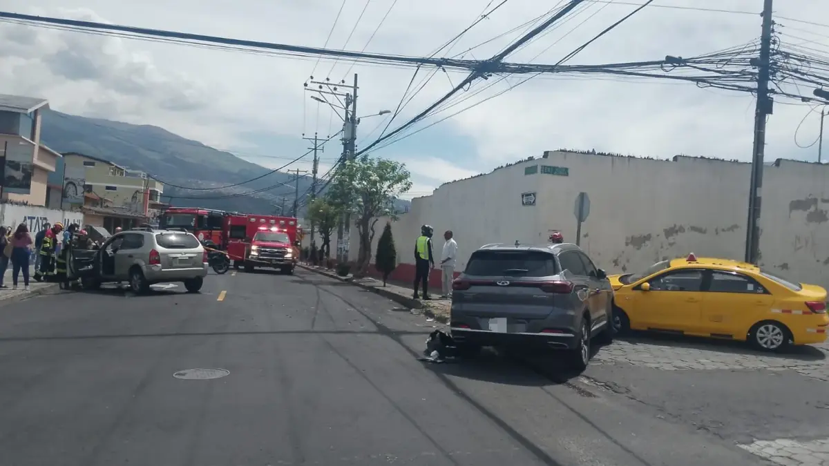 Cerrada la calle Capitán Ramón Borja, en el norte de Quito, por ...