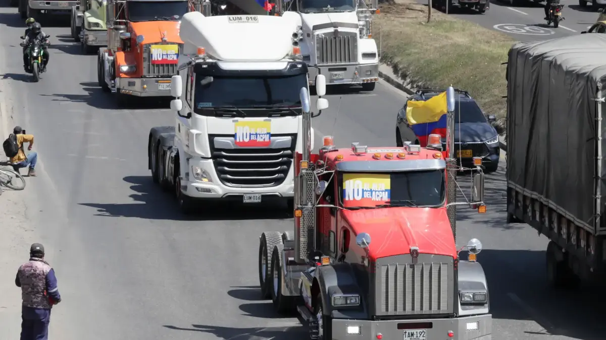 Camioneros levantan paro en Colombia tras lograr acuerdo con el Gobierno