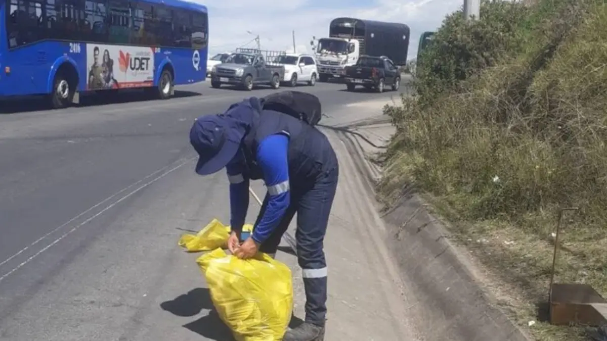 Dos toneladas de basura se retiran diariamente en Quito para evitar ...