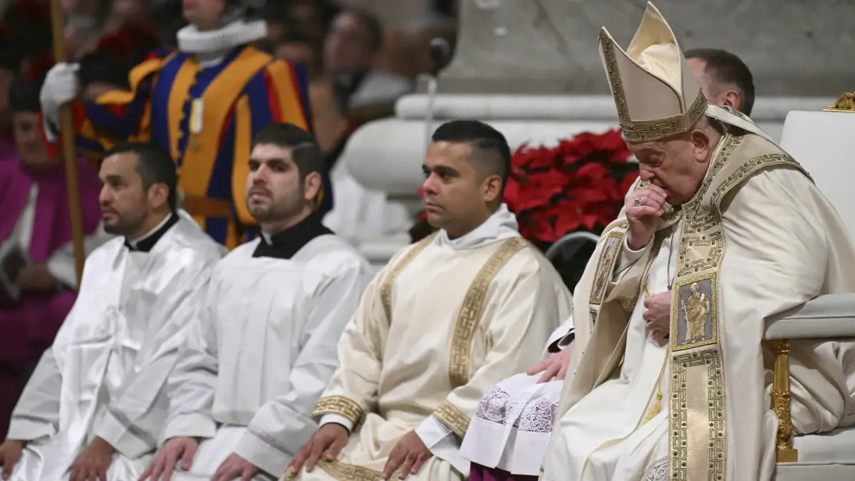 El papa celebra la Navidad y lanza el Jubileo 2025, 'Año Santo' en Roma