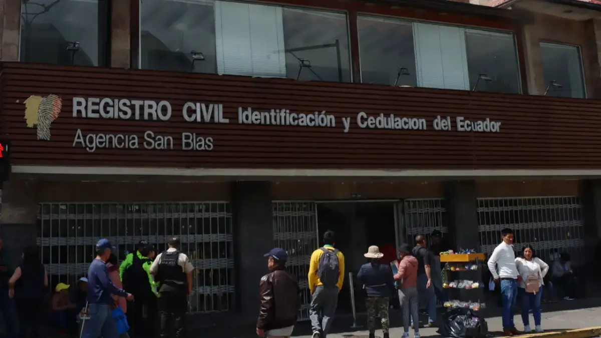 Quito: Operativos de control en alrededores de Registro Civil por denuncia  de tramitadores