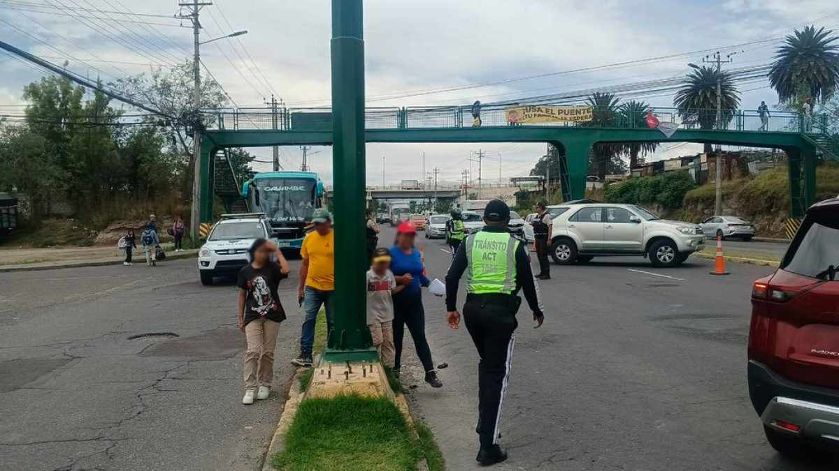 Cierres viales por protestas en el norte y centro de Quito este jueves ...