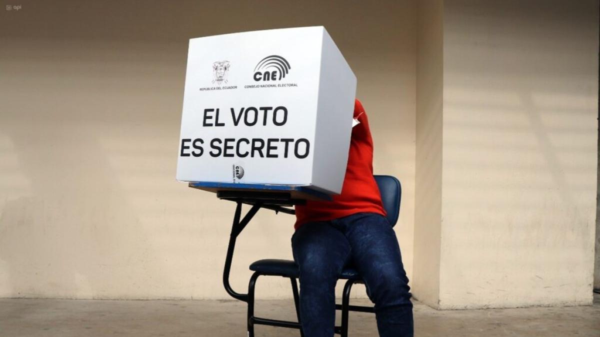 Tres preguntas de referéndum y una de consulta popular; esto se votará el 16 de noviembre