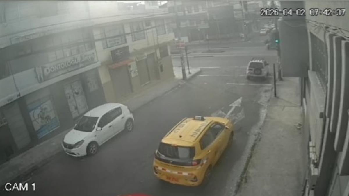 Impactante video registra el choque entre un bus y una moto en Quito ...