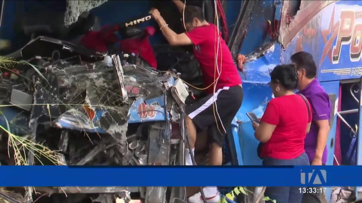 Tres fallecidos y 30 heridos tras choque entre bus y tanquero en la vía ...
