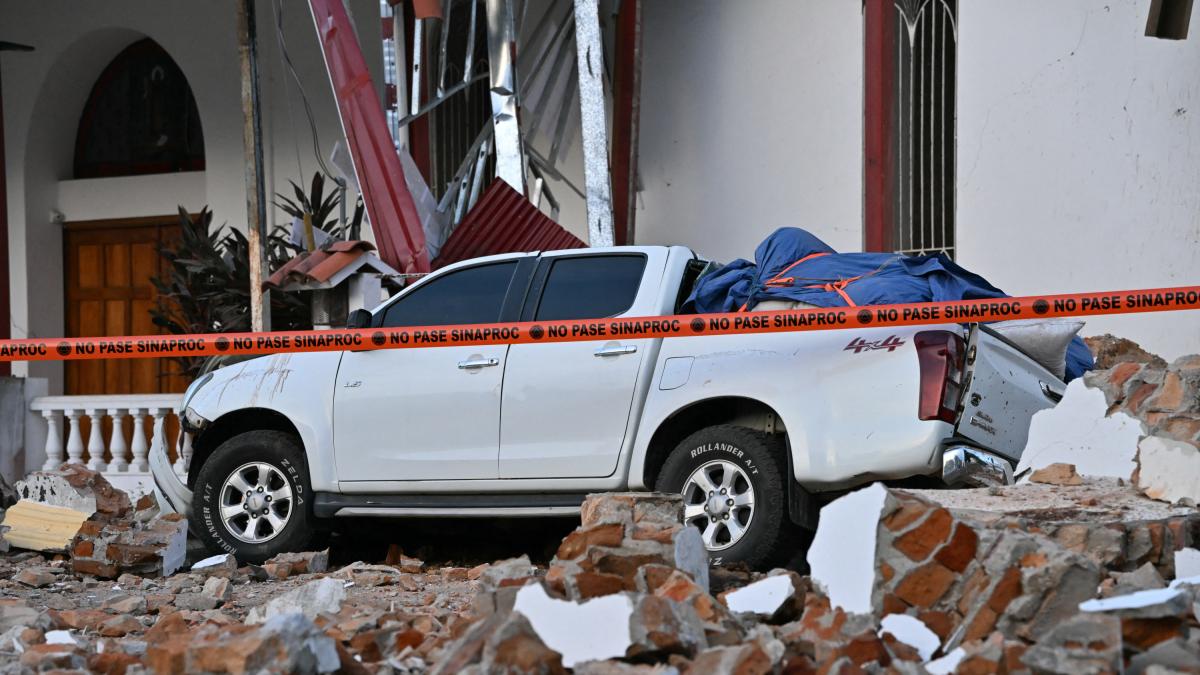 Panama quake of magnitude 7.7 temporarily shuts Tocumen Airport