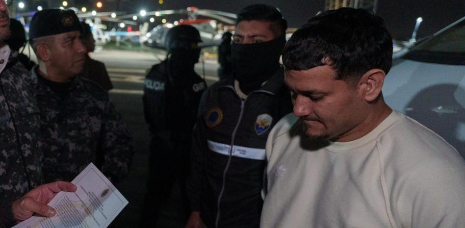 Extraditan a Ecuador a alias 'Gato Negro', líder de Los Tiguerones