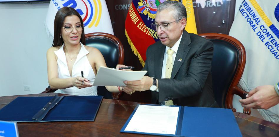 Ecuador define alianzas políticas y establece límites de gasto para comicios de noviembre