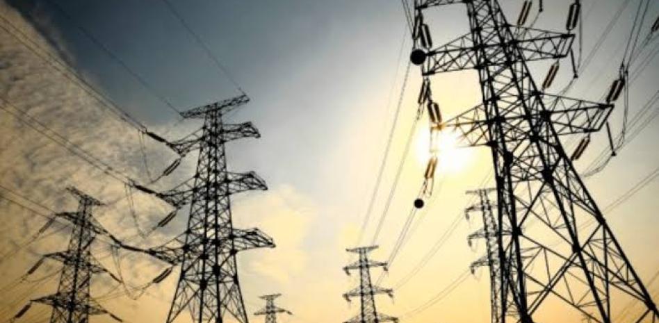 Colombia reanuda venta de energía a Ecuador mediante empresas privadas para evitar racionamientos