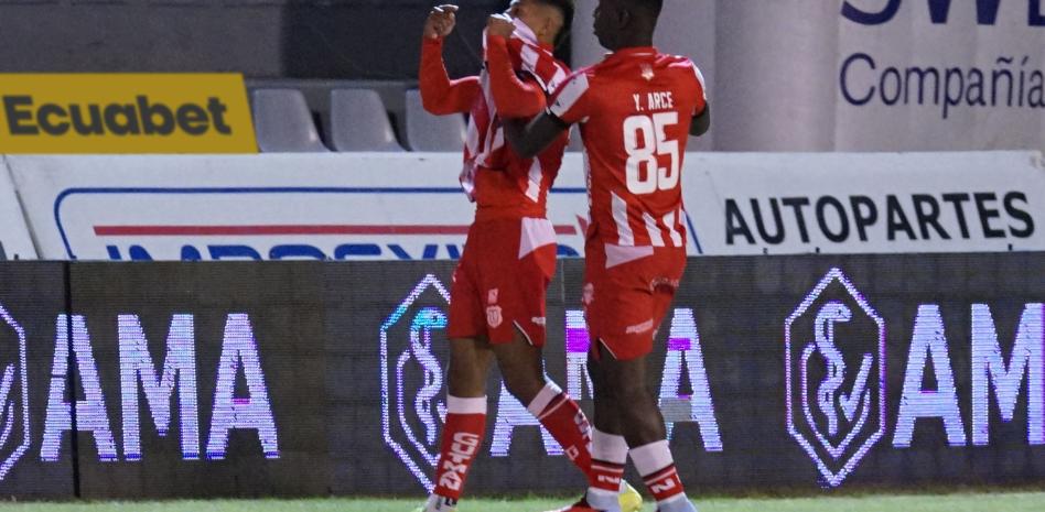 Técnico Universitario vence a Manta FC y se aleja del descenso en la LigaPro