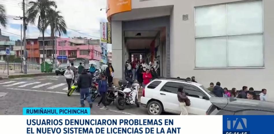 Fallas masivas en sistema de licencias y aclaraciones de Roberto Luque marcan la agenda en Ecuador