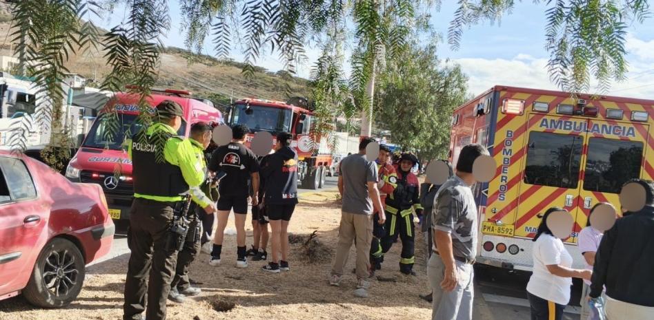 Siniestro de tránsito en el norte de Quito deja tres personas asistidas en el sector de Pomasqui